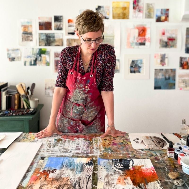 Eva Kalien standing at her desk Eva Kalien standing at her desk