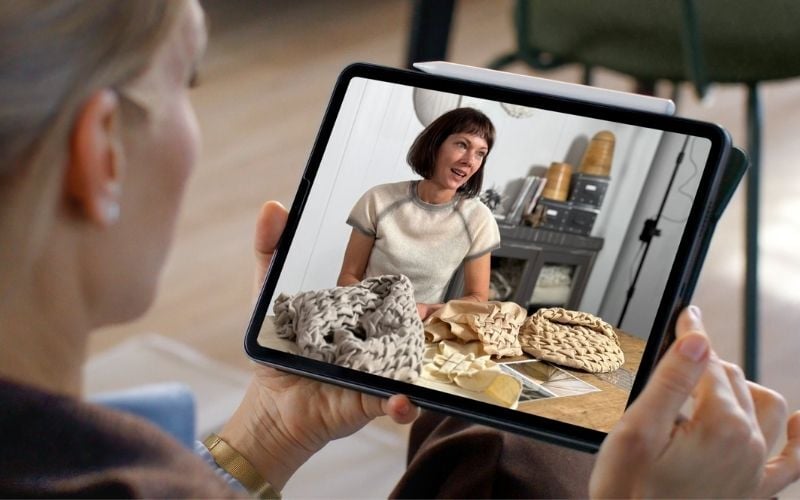 Marais course on ipad with woman watching Marais course on ipad with woman watching